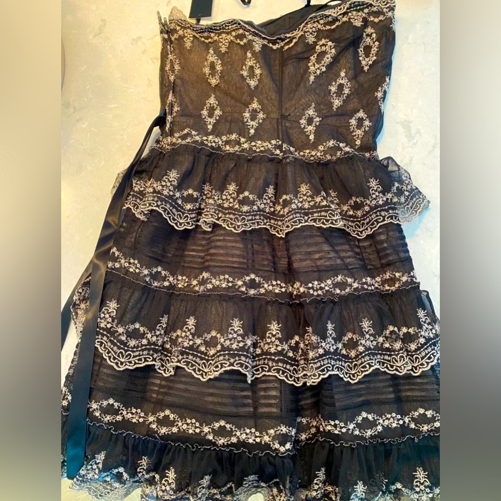 BCBG maxazria dress size 6 black/ivory brand new with tags never worn